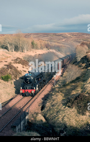 Stanier nera 5 45231 sherwood forester e 45407 il lancashire fusilier slochd summit Highlands della Scozia Foto Stock