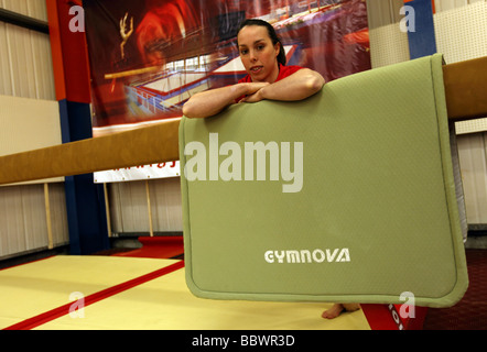 Doppia ginnastica europea champion Beth Tweddle in corrispondenza di una sede di formazione vicino a Liverpool, UK. Foto Stock