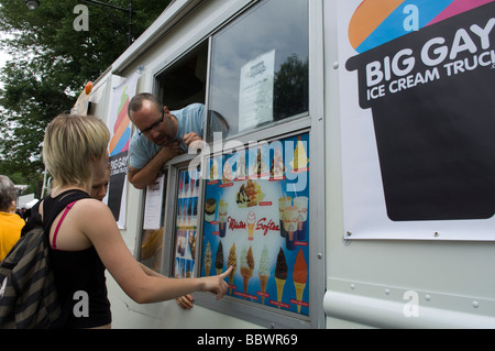 Doug Quint s Big Gay Gelato carrello fa il suo debutto a Brooklyn orgoglio nel Prospect Park Brooklyn in New York Foto Stock