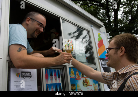 Doug Quint s Big Gay Gelato carrello fa il suo debutto a Brooklyn orgoglio nel Prospect Park Brooklyn in New York Foto Stock