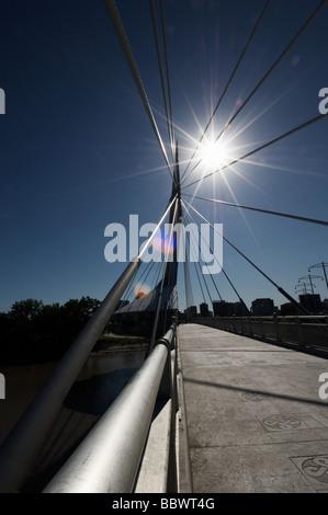 Il Provencher ponte che attraversa il Fiume Rosso, Winnipeg, Canada Foto Stock