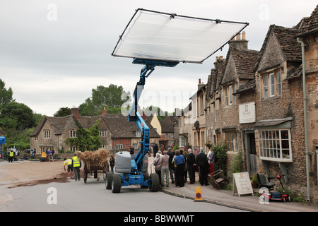 Set cinematografico che filma la serie della BBC Cranford nel villaggio di Lacock, Wiltshire, Inghilterra, Regno Unito Foto Stock