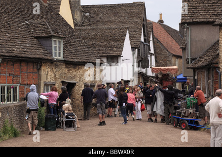 Riprese della serie della BBC Cranford a Lacock, Wiltshire, Inghilterra, Regno Unito Foto Stock