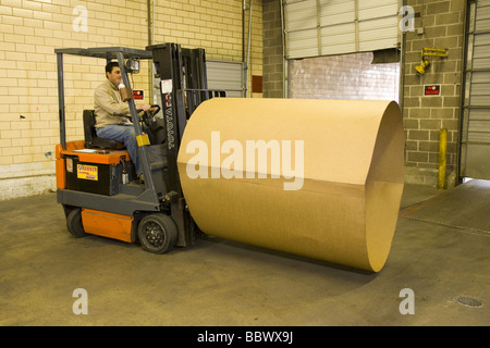 High Tech fabbrica, materiali di imballaggio, e il sistema di inventario. Foto Stock