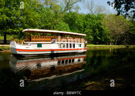 Acqua porte e serrature e mulo chiatta disegnata sul C O Canal Chesapeake e Ohio Canal a Great Falls va vicino a DC Foto Stock