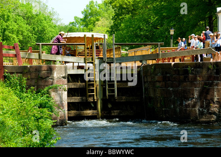 Acqua porte e serrature e mulo chiatta disegnata sul C O Canal Chesapeake e Ohio Canal a Great Falls va vicino a DC Foto Stock