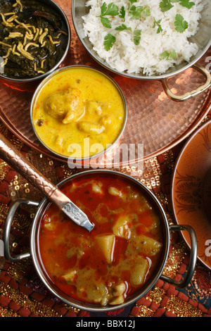 Khatta Alu è un curry di patate dal Gujarat Foto Stock