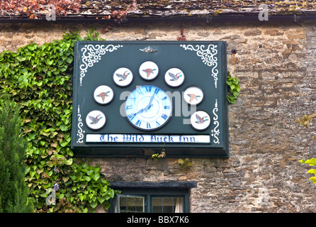 L'anatra selvatica inn Ewen Gloucestershire England Regno Unito Foto Stock