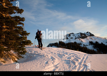 Tahoe Backcountry escursioni con le racchette da neve Sci e Snowboard Foto Stock