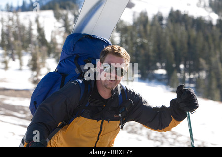 Tahoe Backcountry escursioni con le racchette da neve Sci e Snowboard Foto Stock