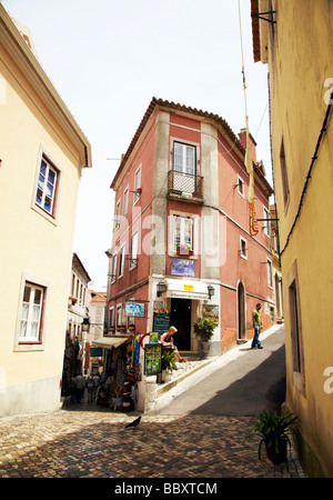 Strada di ciottoli, Sintra, città vecchia, Portogallo Foto Stock