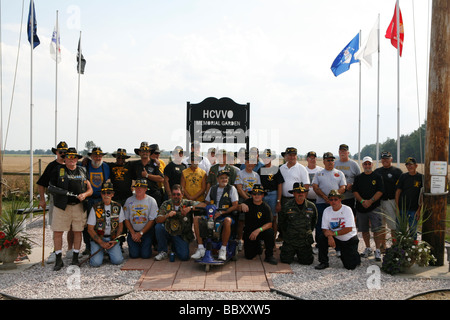 Vietnam Veterans della prima divisione di cavalleria posano per una foto di gruppo durante il 2008 Kokomo Indiana Vietnam Veterans Reunion Foto Stock