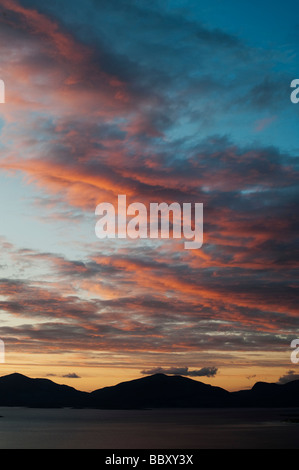 Sunset over Taransay Isola, Isle of Harris, Ebridi Esterne, Scozia Foto Stock