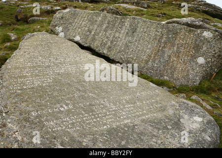 Dieci comandamento le pietre a Faro Buckand Dartmoor Devon, Inghilterra, Regno Unito. Le pietre sono in parte attraverso il processo di averlo ulteriormente tagliato hanno da muratori Foto Stock