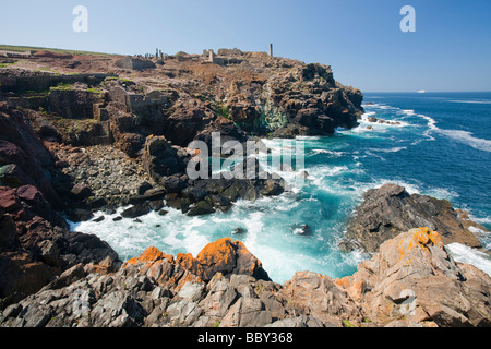 Il vecchio stagno Geevor mine vicino Pendeen Cornwalls sulla costa nord REGNO UNITO Foto Stock