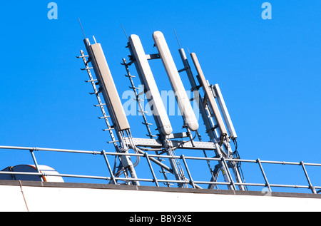 Telefono cellulare di montante, BT Exchange, Leamington Spa Warwickshire, Regno Unito. Foto Stock