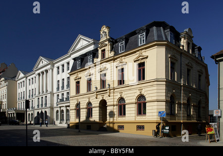 Edifici storici in via Schlossstrasse, Ministero delle Finanze dello Stato del Meclemburgo-Pomerania occidentale, Schwerin, Meckl Foto Stock