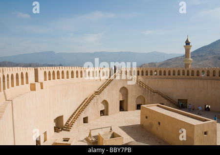 Il famoso forte di Nizwa nella città di Nizwa Sultanato di Oman Foto Stock