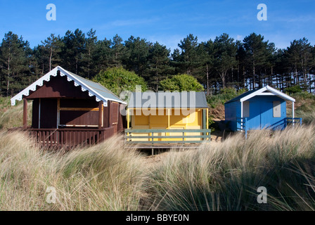 Cabine sulla spiaggia, sulle dune di sabbia di Old Hunstanton sulla Costa North Norfolk Foto Stock