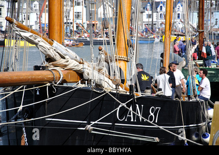 Vintage barche a vela nel porto, Looe, Cornwall, England, Regno Unito Foto Stock