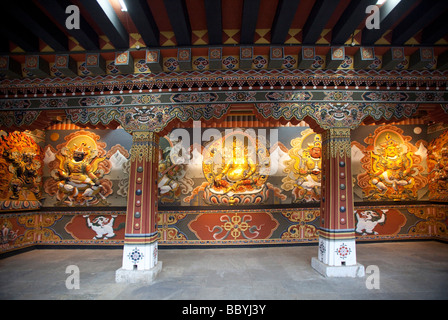 Buddha di oro e dipinti in Tashi Dzong Chho (Tashichoedzong) Palazzo Reale Thimphu Bhutan 91346 Bhutan orizzontale Foto Stock