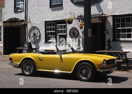 Trionfo TR6 AUTO SPORTIVA IN DORCHESTER ON THAMES IN OXFORDSHIRE. In Inghilterra. Regno Unito Foto Stock