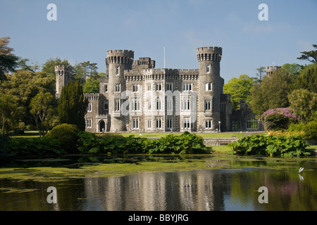 Gli splendidi giardini, Castle & Lago di Johnstown Castle, Co. Wexford, Irlanda. Foto Stock