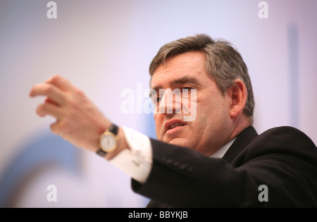 Gordon Brown parlando alla CBI conferenza annuale a Londra Foto Stock