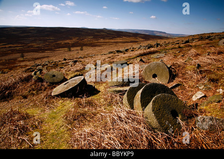 Antichi macine a bordo Stanage Derbyshire,parco nazionale di Peak District,l'Inghilterra,UK. Foto Stock
