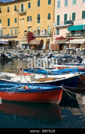 Mored barche nel porto di Portoferraio sull'Isola d'Elba Foto Stock