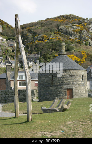 Città di Barmouth, Galles. Il XVIII secolo Ty Crwn Roundhouse, che è stato usato come prigione fino al 1861. Foto Stock