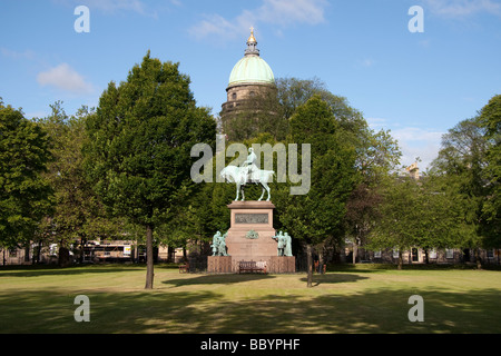 Statua del Principe Albert, consorte della regina Victoria si trova in Charlotte Square, Edimburgo Foto Stock