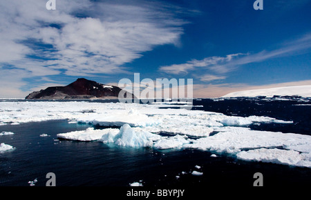 Paesaggi di ghiaccio da Antartica compresi fantastico iceberg strutture e caratteristiche. Foto Stock