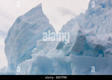 Paesaggi di ghiaccio da Antartica compresi fantastico iceberg strutture e caratteristiche. Foto Stock