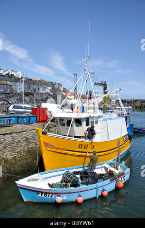 Barche da pesca in porto, Mevagissey, Cornwall, England, Regno Unito Foto Stock