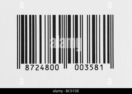 Macro dettaglio di etichetta con codice a barre su sfondo bianco Foto Stock