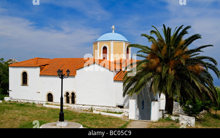 Tradizionale chiesa ortodossa greca nel villaggio di Zia sul Monte Dikeos in Kos un'isola greca nella catena di Dodecanese Foto Stock