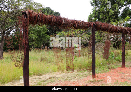 Oltre 20 000 insidie visualizzati all'ingresso di Mlilwane Wildlife Sanctuary Swaziland Sudafrica Foto Stock