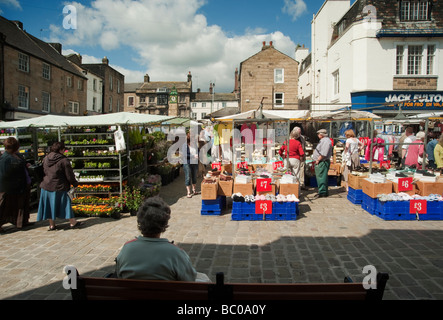 Street Market, Otley, nello Yorkshire, Regno Unito Foto Stock