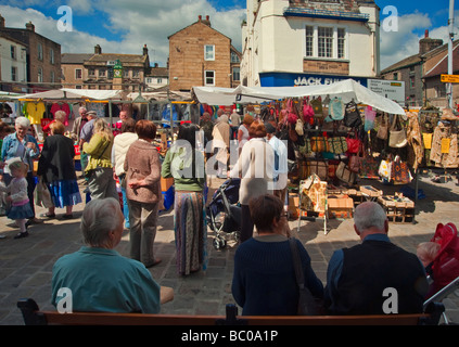 Street Market, Otley, nello Yorkshire, Regno Unito Foto Stock