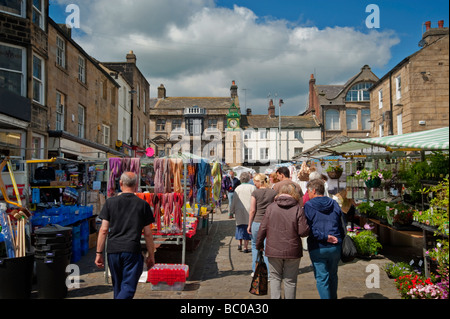 Street Market, Otley, nello Yorkshire, Regno Unito Foto Stock