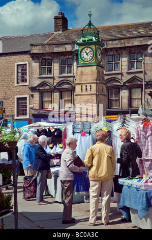 Street Market, Otley, nello Yorkshire, Regno Unito Foto Stock