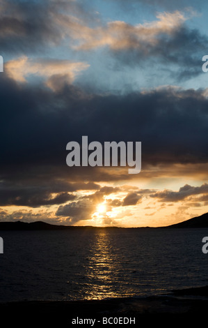 Tramonto sul suono di Taransay , Isle of Harris, Ebridi Esterne, Scozia Foto Stock