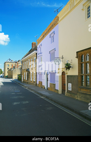 Guardando lungo Long Street a Sherborne, Dorset, England, Regno Unito Foto Stock