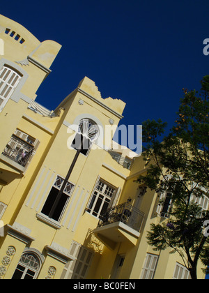 Il Palm house edificio costruito in stile eclettico stile di architettura progettata dall architetto Tabachnick in Nahalat Binyamin street downtown Tel Aviv Israele Foto Stock