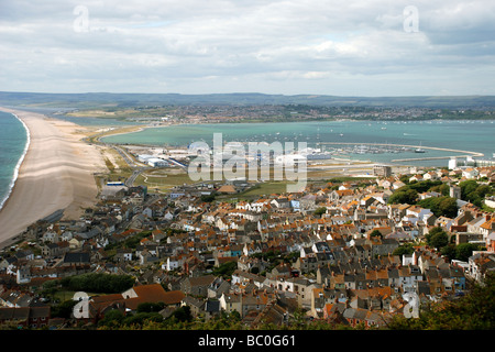 Vista su chesil beach e fortuneswell e della sede per le Olimpiadi del 2012 Vela. Foto Stock