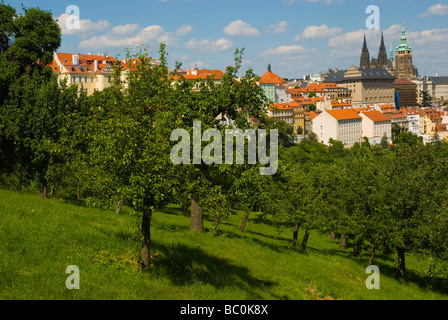 Area di castello dietro Strahovska zahrada il parco Strahov in Mala Strana di Praga Repubblica Ceca Europa Foto Stock