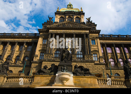 Narodni muzeum il museo nazionale nel centro di Praga Repubblica Ceca Europa Foto Stock