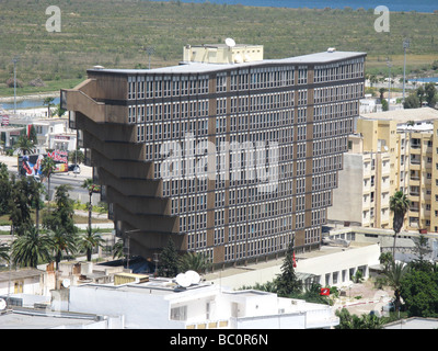 Tunisi, Tunisia. L'Hotel du Lac, un esempio degli anni settanta Brutalist architecture. 2009. Foto Stock