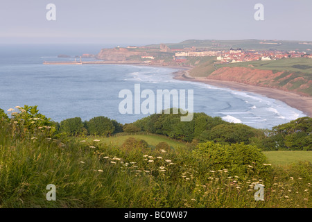 Vista delle spiagge di Sandsend e Whitby sulla North Yorkshire Coast Foto Stock